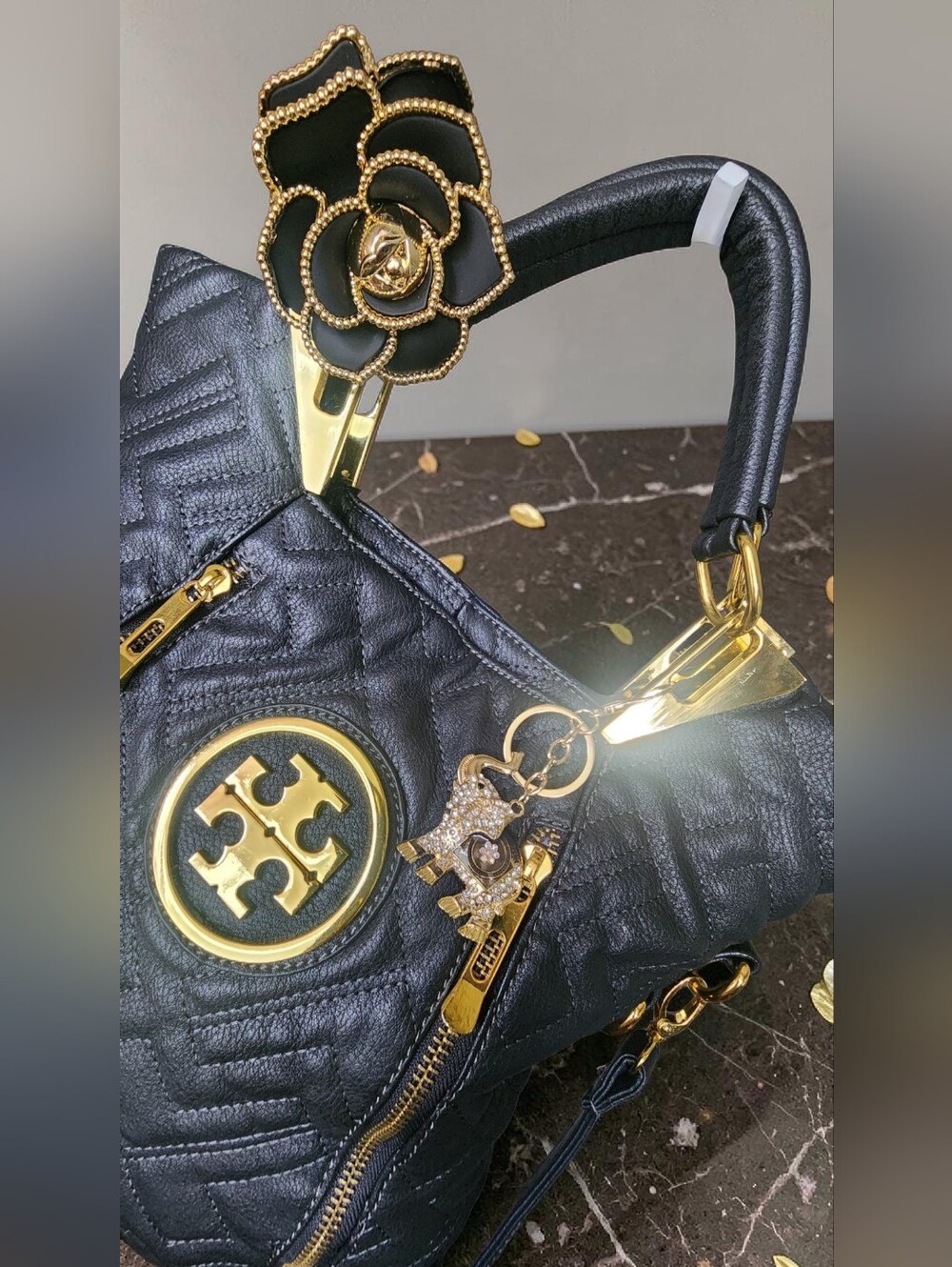 Tory Burch Marion Quilted Hobo/Tote Bag In Black & Gold Hardware - Picture 2 of 15